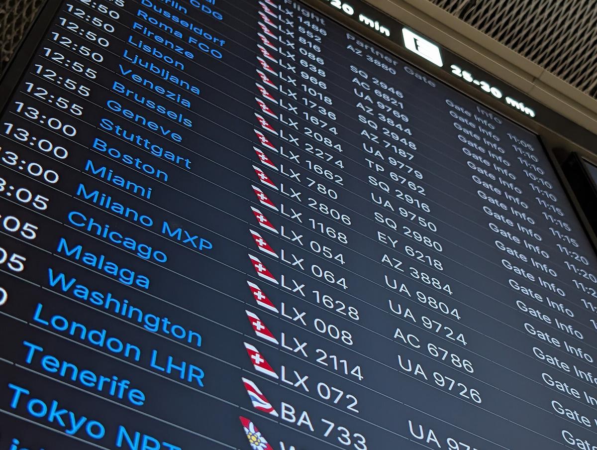 airport arrivals hall passengers