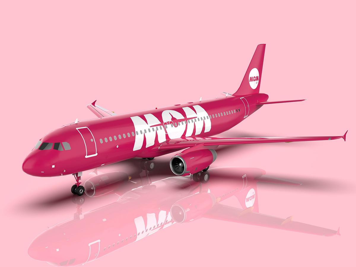 budget airline aircraft tarmac